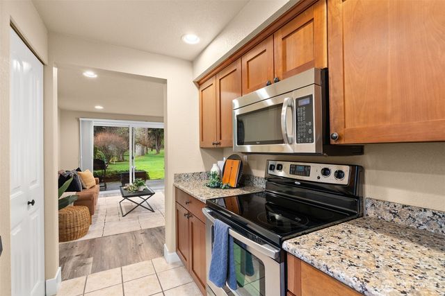 3926 NW Fairway Lane, Bremerton, WA 98312