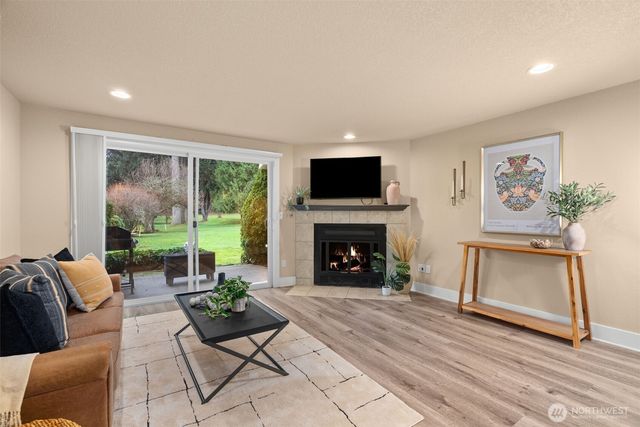 3926 NW Fairway Lane, Bremerton, WA 98312