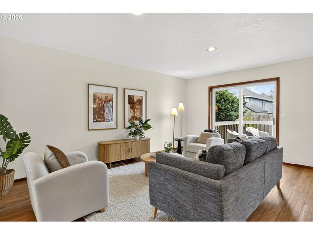 15060 Se DIAMOND Dr, Clackamas, OR 97015