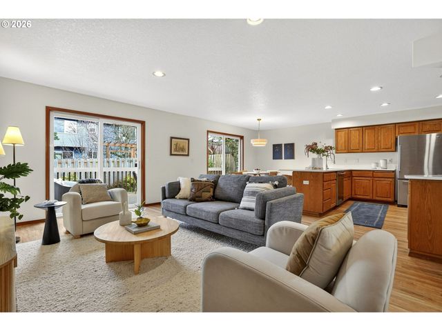 15060 Se DIAMOND Dr, Clackamas, OR 97015