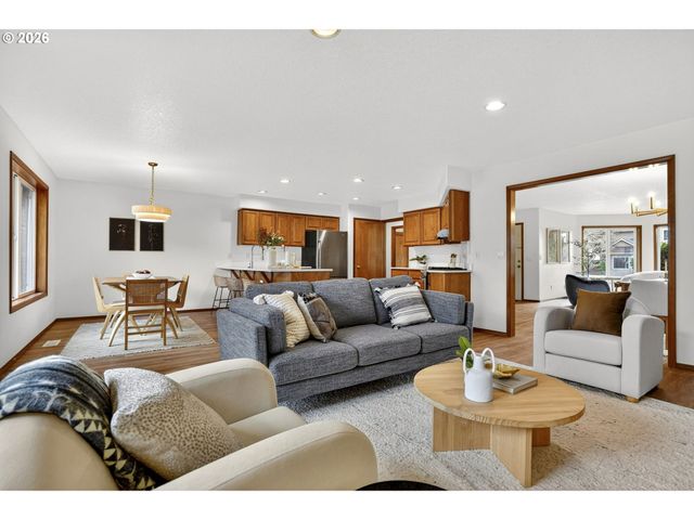 15060 Se DIAMOND Dr, Clackamas, OR 97015