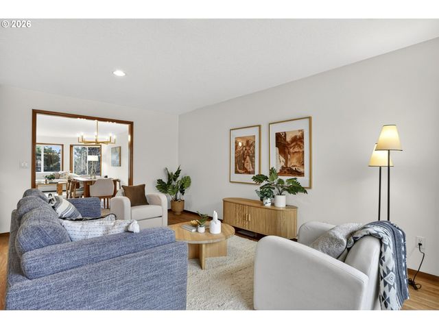 15060 Se DIAMOND Dr, Clackamas, OR 97015