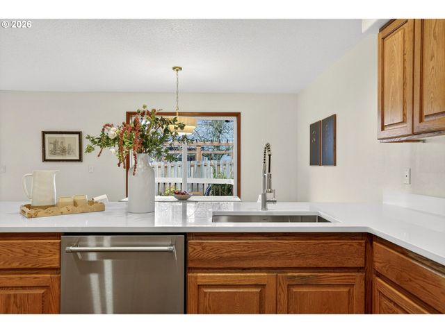 15060 Se DIAMOND Dr, Clackamas, OR 97015