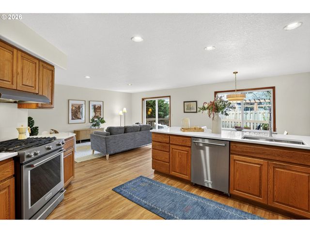 15060 Se DIAMOND Dr, Clackamas, OR 97015