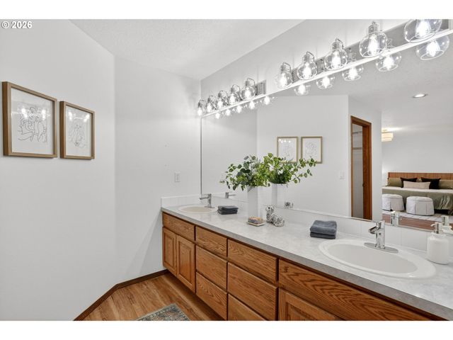 15060 Se DIAMOND Dr, Clackamas, OR 97015