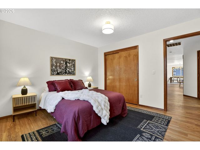 15060 Se DIAMOND Dr, Clackamas, OR 97015