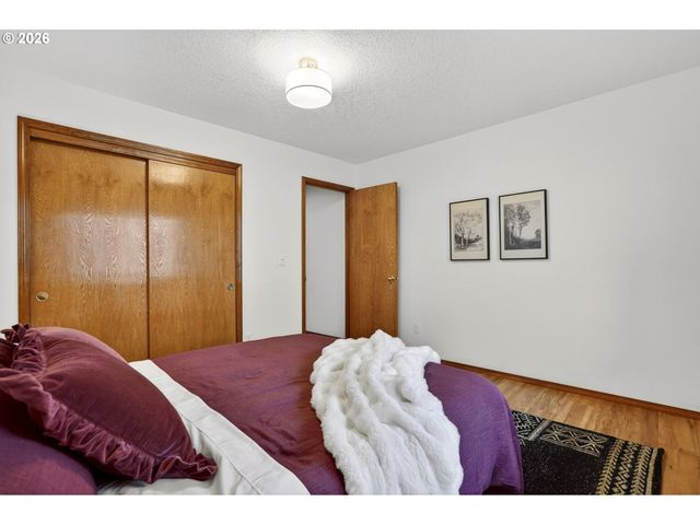 15060 Se DIAMOND Dr, Clackamas, OR 97015