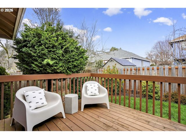 15060 Se DIAMOND Dr, Clackamas, OR 97015