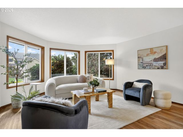 15060 Se DIAMOND Dr, Clackamas, OR 97015