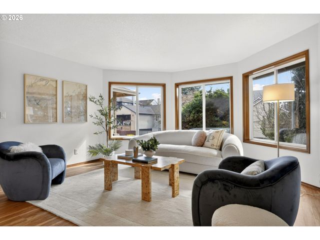 15060 Se DIAMOND Dr, Clackamas, OR 97015