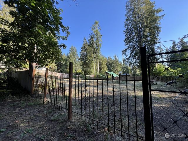 9287 NE Spruce Avenue, Indianola, WA 98342