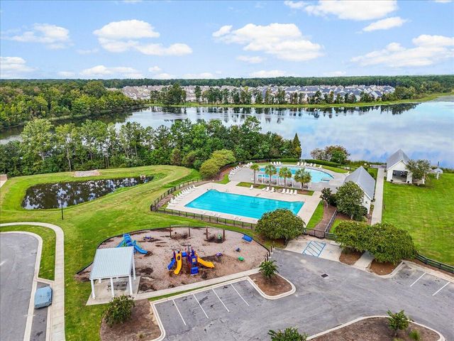 578 Crossland Drive, Moncks Corner, SC 29461