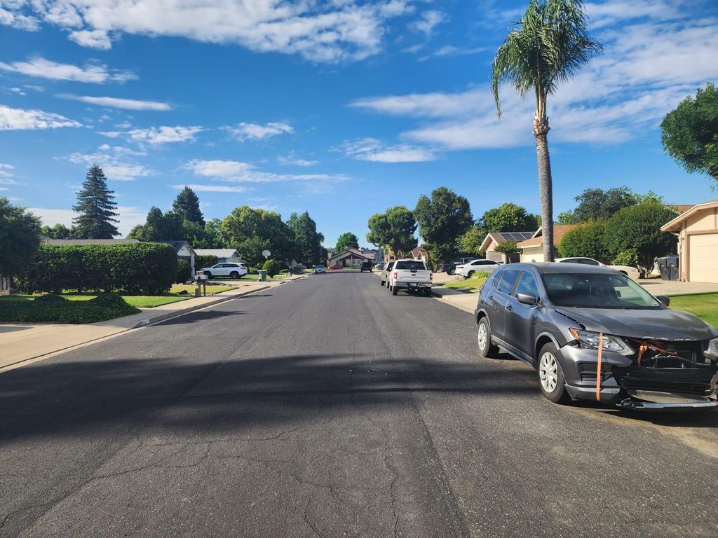 Image 6 of property listing at 920 S Julieann Street, Visalia, CA 93277