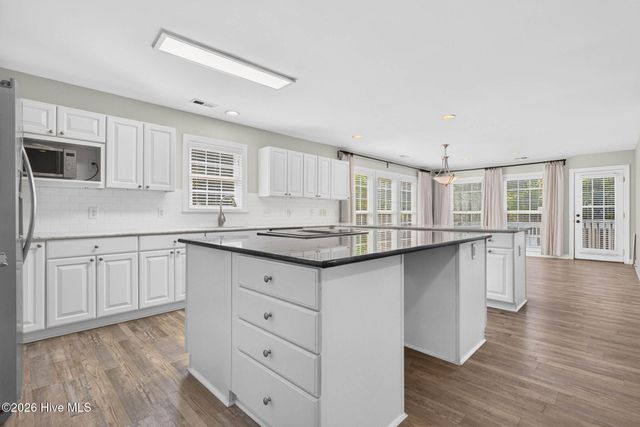 4461 Sweetbay Drive SE, Southport, NC 28461