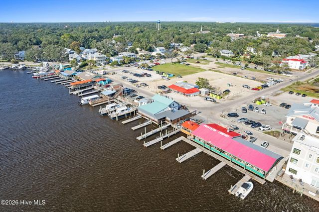 4461 Sweetbay Drive SE, Southport, NC 28461