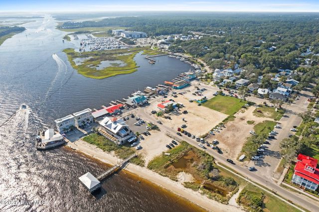 4461 Sweetbay Drive SE, Southport, NC 28461