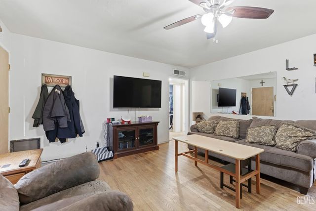 1320 Castaic Avenue, Bakersfield, CA 93308