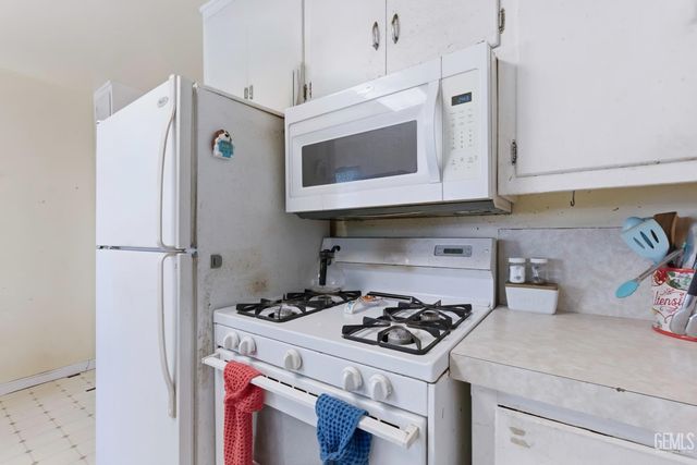 1320 Castaic Avenue, Bakersfield, CA 93308