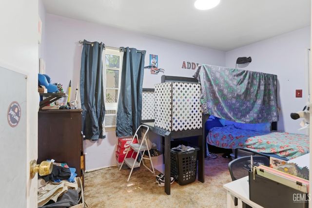 1320 Castaic Avenue, Bakersfield, CA 93308