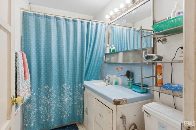 1320 Castaic Avenue, Bakersfield, CA 93308