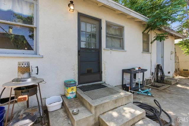 1320 Castaic Avenue, Bakersfield, CA 93308