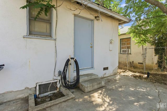 1320 Castaic Avenue, Bakersfield, CA 93308