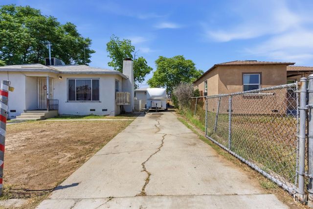 1320 Castaic Avenue, Bakersfield, CA 93308