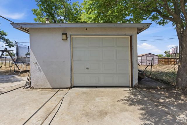 1320 Castaic Avenue, Bakersfield, CA 93308