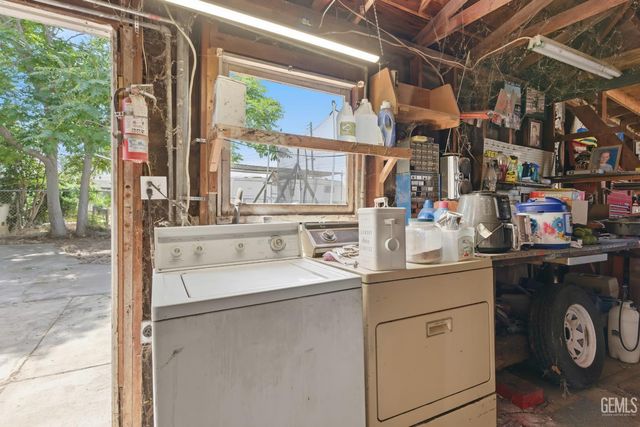 1320 Castaic Avenue, Bakersfield, CA 93308