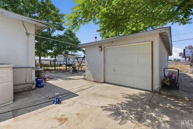 1320 Castaic Avenue, Bakersfield, CA 93308
