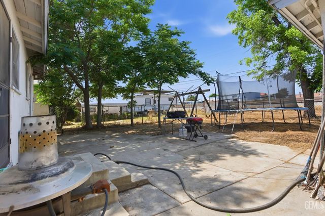 1320 Castaic Avenue, Bakersfield, CA 93308