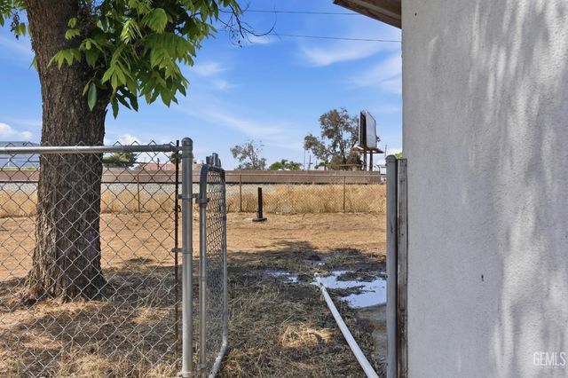 1320 Castaic Avenue, Bakersfield, CA 93308