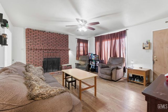 1320 Castaic Avenue, Bakersfield, CA 93308
