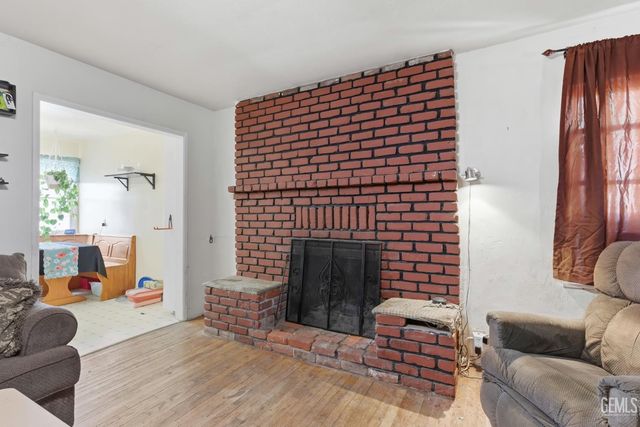 1320 Castaic Avenue, Bakersfield, CA 93308
