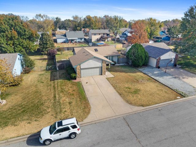 142 Champion St, Haysville, KS 67060