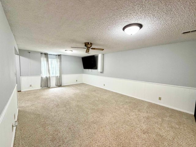 142 Champion St, Haysville, KS 67060