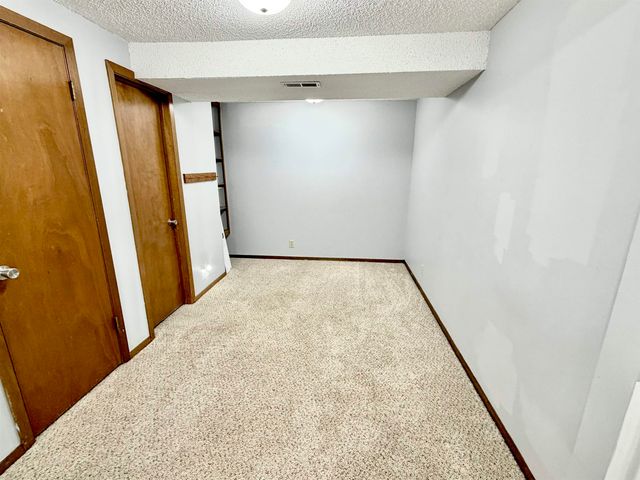 142 Champion St, Haysville, KS 67060