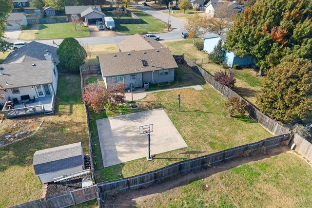 142 Champion St, Haysville, KS 67060