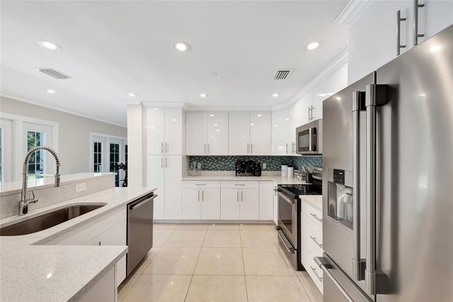 537 E Causeway Boulevard, Vero Beach, FL 32963