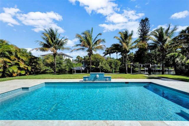 537 E Causeway Boulevard, Vero Beach, FL 32963