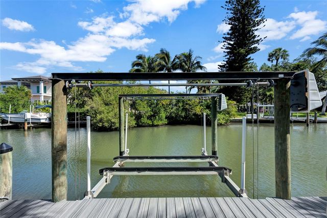 537 E Causeway Boulevard, Vero Beach, FL 32963