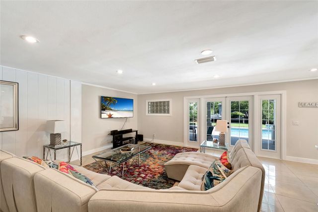 537 E Causeway Boulevard, Vero Beach, FL 32963