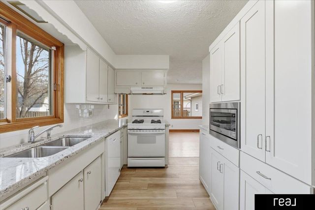 12216 Bel Drive, Omaha, NE 68144