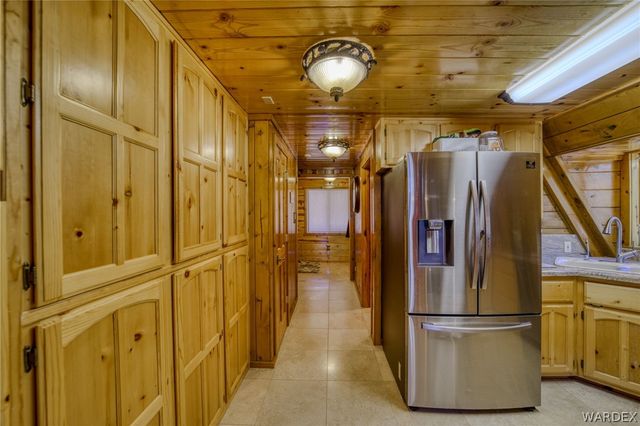 6470 E Crumb Road, Kingman, AZ 86401