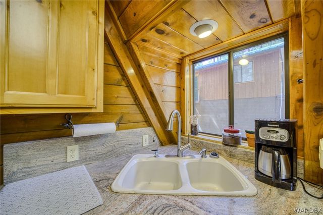 6470 E Crumb Road, Kingman, AZ 86401