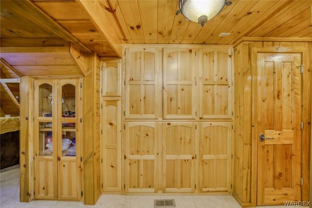 6470 E Crumb Road, Kingman, AZ 86401