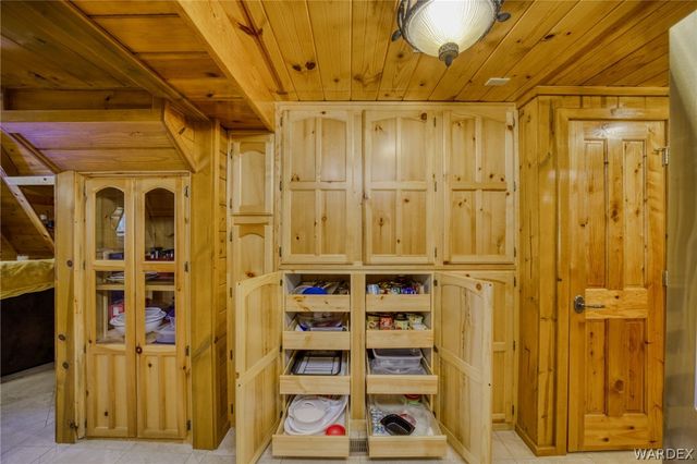 6470 E Crumb Road, Kingman, AZ 86401