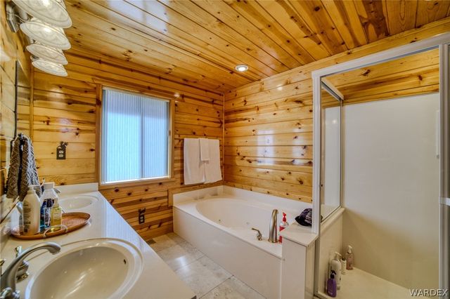 6470 E Crumb Road, Kingman, AZ 86401