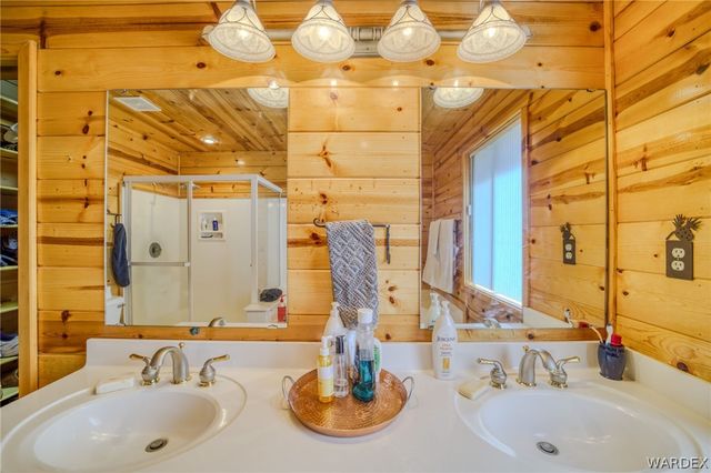 6470 E Crumb Road, Kingman, AZ 86401