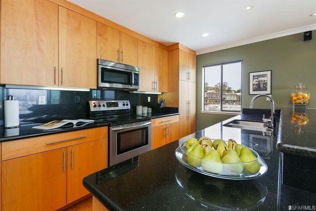 77 Grand View Avenue 301, San Francisco, CA 94114